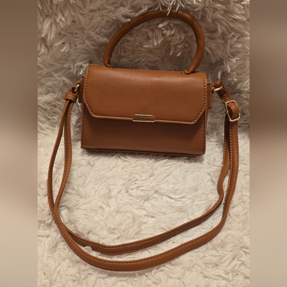 Elegant Tan Leather Handbag